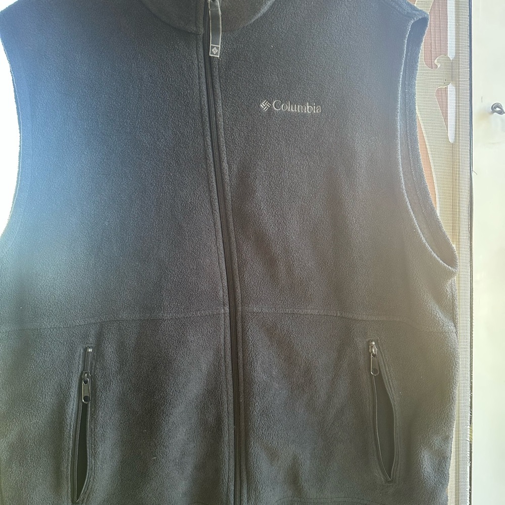 Columbia Men's Black Fleece Vest